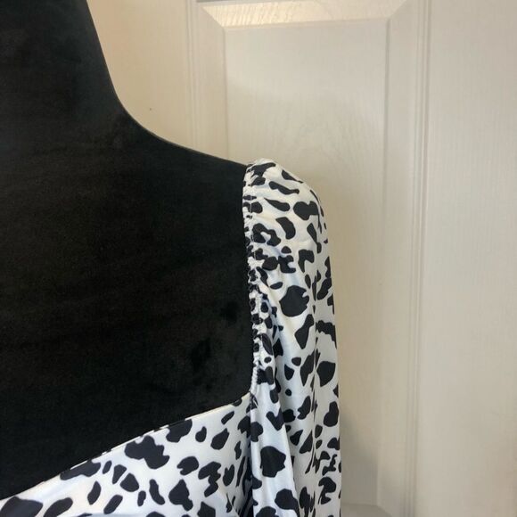 NWOT Leopard print white and black, long sleeve crop top. Size small - Picture 3 of 7